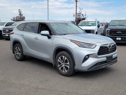 Used 2023 Toyota Highlander XLE AWD/4WD image 7