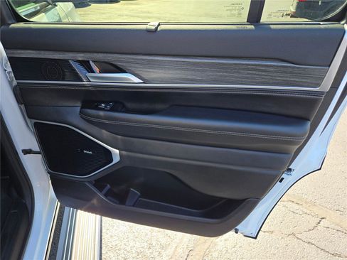 Used 2024 Jeep Wagoneer Series III w/ Premium Group I image 9