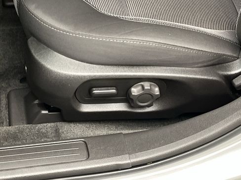 Used 2017 Ford Taurus SEL w/ Equipment Group 201A image 10