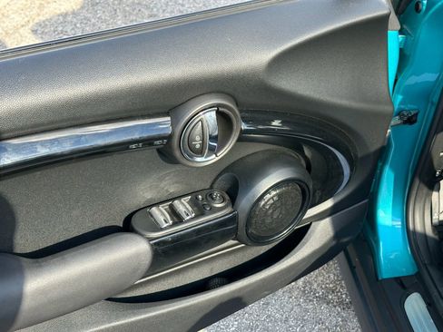 Used 2017 MINI Cooper S image 23