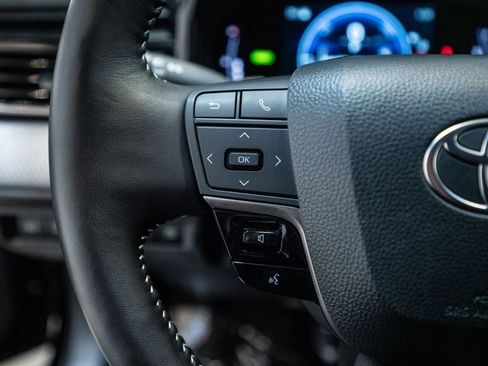 Certified 2025 Toyota Camry SE w/ Convenience Package image 19