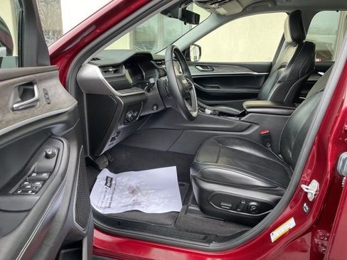 Certified 2022 Jeep Grand Cherokee Limited w/ Luxury Tech Group II image 21