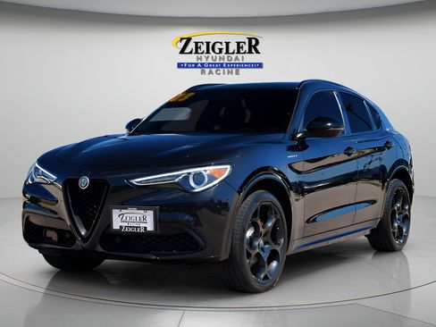 Used 2023 Alfa Romeo Stelvio Veloce AWD/4WD image 3