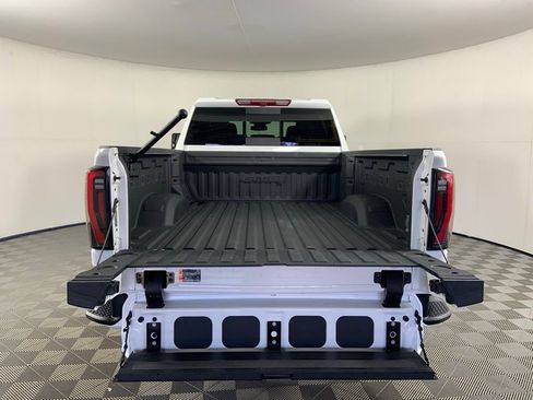 Used 2024 GMC Sierra 2500 AT4 w/ AT4 Preferred Package image 10