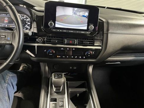 Used 2024 Nissan Pathfinder SV FWD image 29