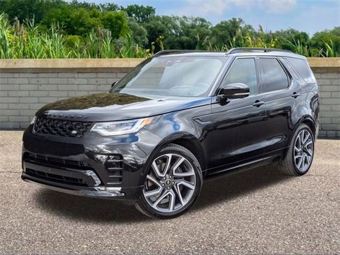 New 2025 Land Rover Discovery Dynamic SE image 1