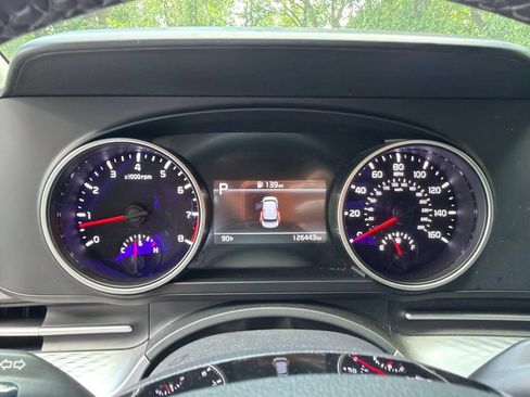 Used 2023 Kia Carnival LX FWD image 18