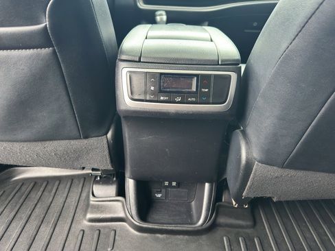 Used 2019 Toyota Highlander XLE image 30