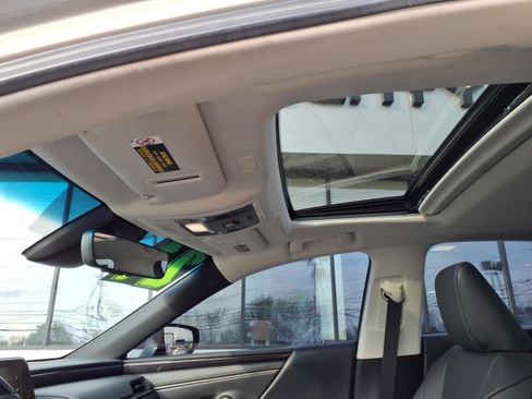 Used 2021 Lexus ES 350 w/ Premium Package image 10