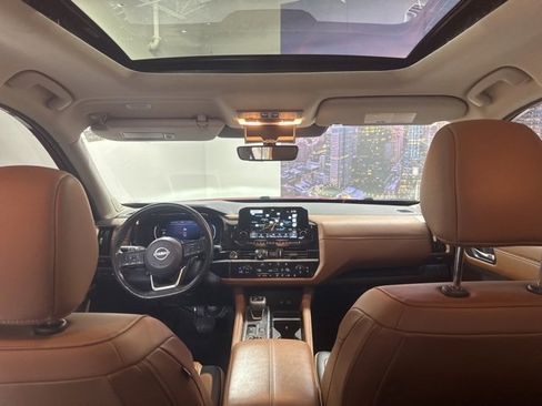 Used 2024 Nissan Pathfinder Platinum image 18