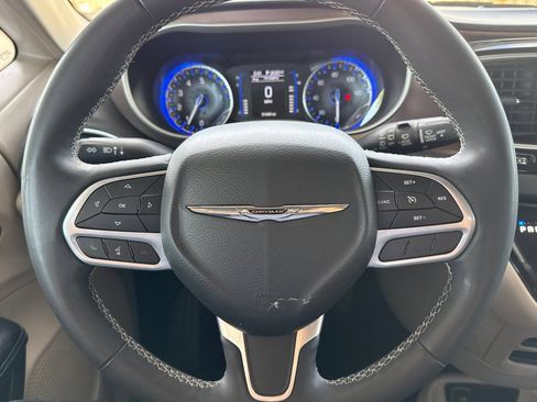 Used 2022 Chrysler Voyager LX FWD image 34