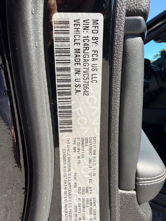 New 2027 Jeep Grand Cherokee Laredo RWD image 34