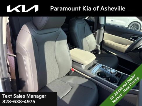 New 2026 Kia Carnival EX FWD image 21