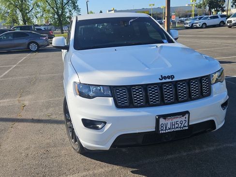 Used 2021 Jeep Grand Cherokee Laredo X image 4