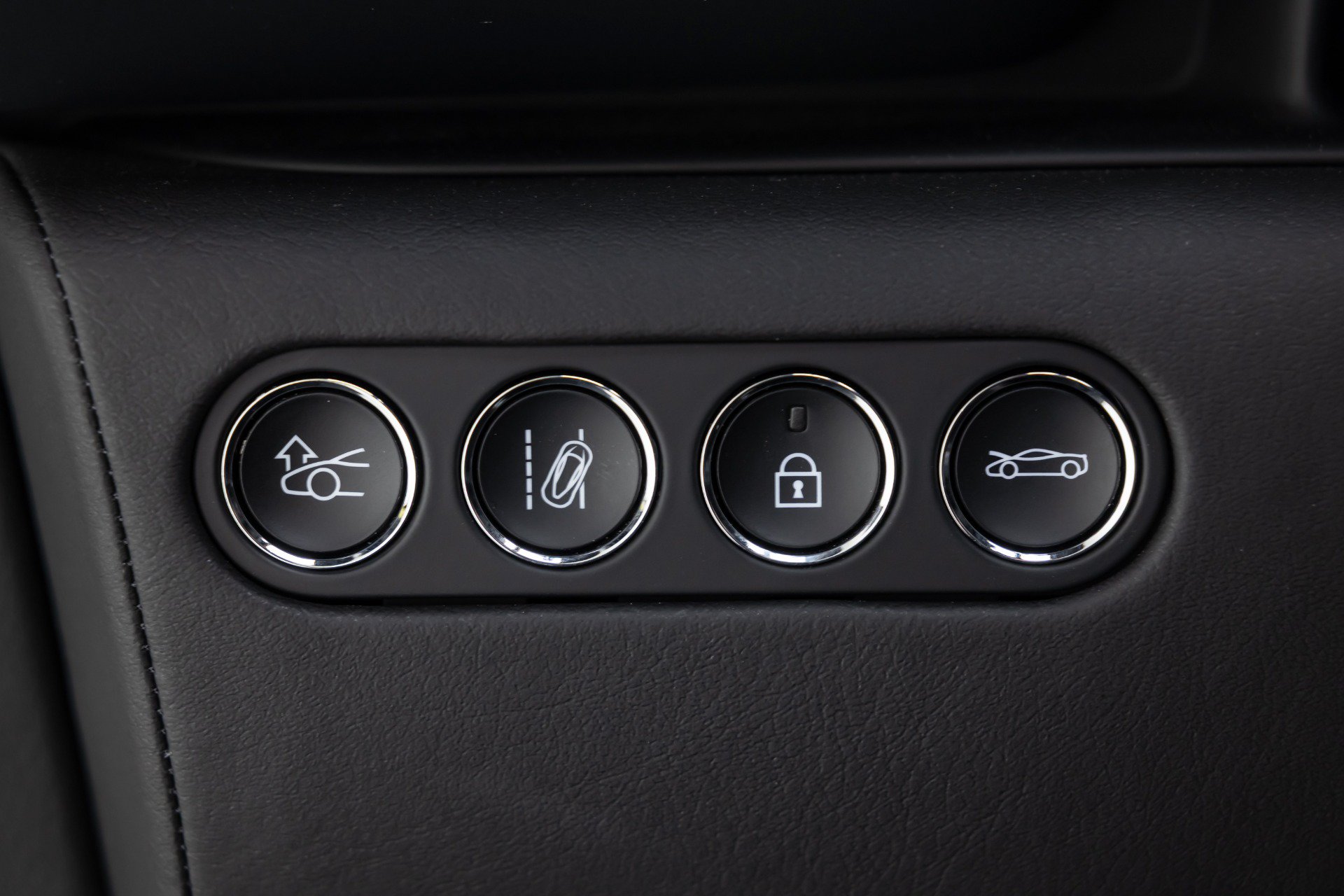 Used 2025 McLaren Artura Spider RWD image 54