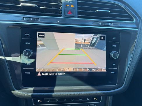 Used 2020 Volkswagen Tiguan SE image 19