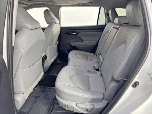 Used 2021 Toyota Highlander XLE image 41