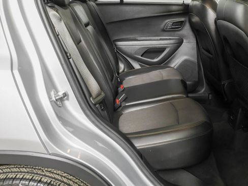 Used 2019 Chevrolet Trax LT w/ LT Convenience Package FWD image 38