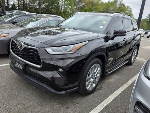 Used 2021 Toyota Highlander Limited image 14