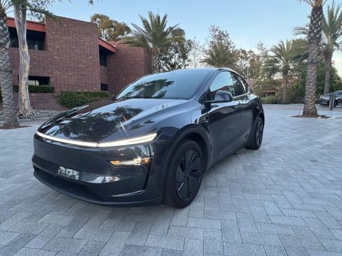 Used 2026 Tesla Model Y Long Range RWD image 5