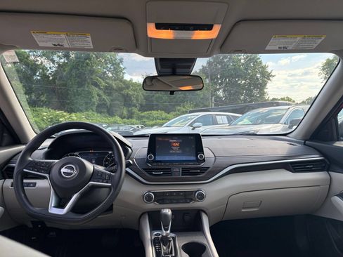 Used 2025 Nissan Altima 2.5 SV FWD image 33