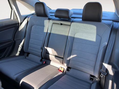 Certified 2025 Volkswagen Jetta SE w/ Sunroof Package image 13