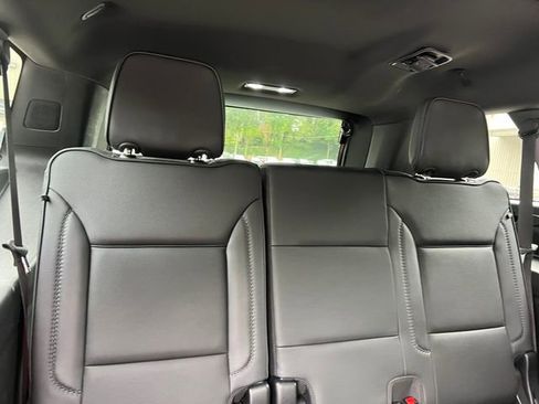 Used 2021 GMC Yukon XL Denali w/ Denali Premium Package image 38
