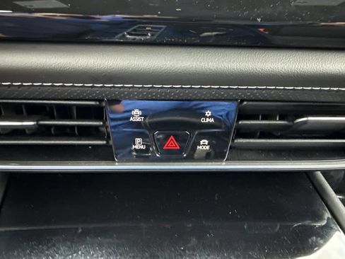 Used 2025 Volkswagen Atlas Cross Sport SE image 21