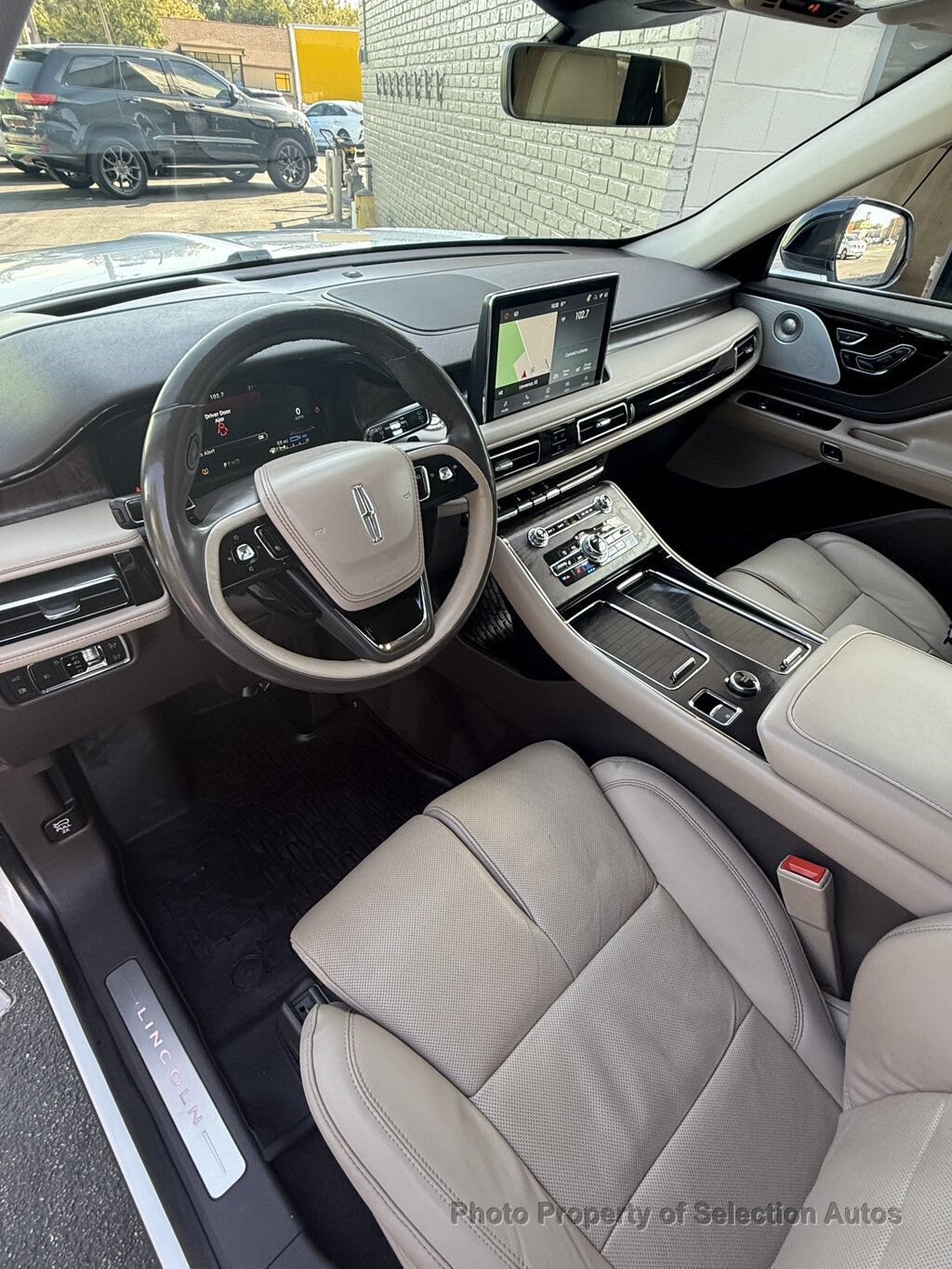 Used 2022 Lincoln Aviator Grand Touring w/ Equipment Group 301A AWD/4WD image 17