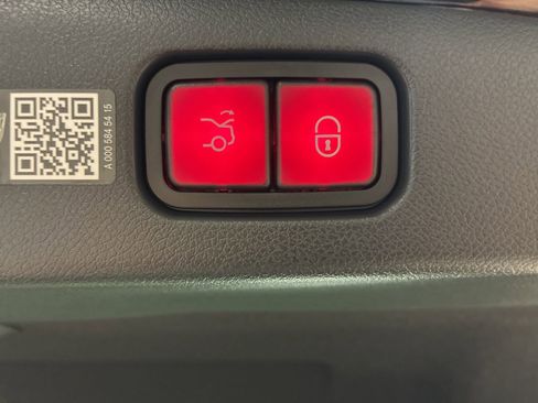 Used 2026 Mercedes-Benz E 350 4MATIC Sedan image 7