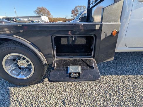 Used 2025 Chevrolet Silverado 3500 LT w/ Convenience Package image 13