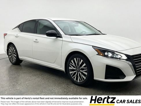 Used 2025 Nissan Altima 2.5 SV FWD image 1