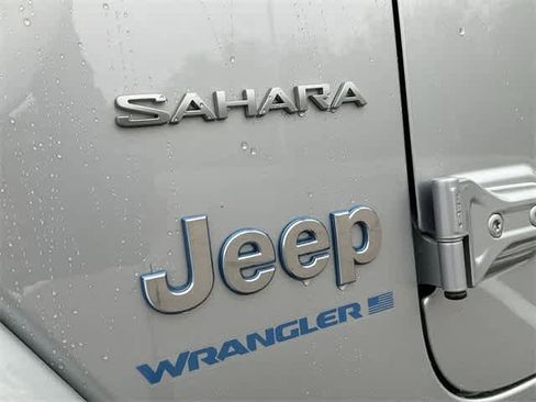 Used 2023 Jeep Wrangler Sahara w/ Cold Weather Group image 11