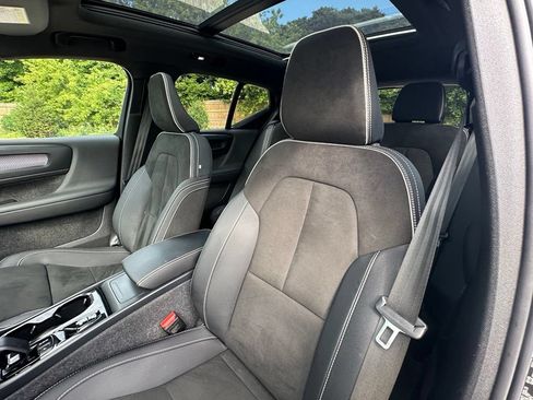 Used 2023 Volvo XC40 B5 Plus AWD/4WD image 15