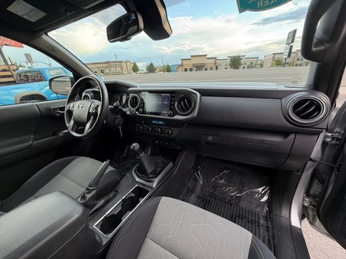 Used 2022 Toyota Tacoma TRD Off-Road AWD/4WD image 26