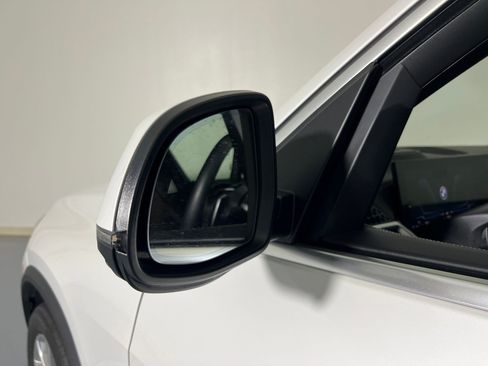 Used 2025 BMW X5 sDrive40i w/ Premium Package image 21