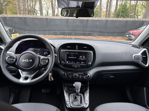 Used 2025 Kia Soul LX w/ LX Technology Package FWD image 34