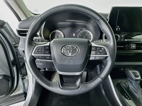 Certified 2024 Toyota Highlander LE AWD/4WD image 11