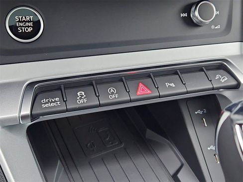 New 2025 Audi Q3 2.0T Premium image 10