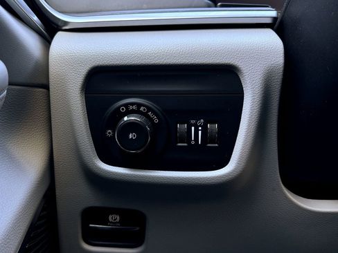 Used 2021 Jeep Grand Cherokee L Overland w/ Luxury Tech Group IV image 16