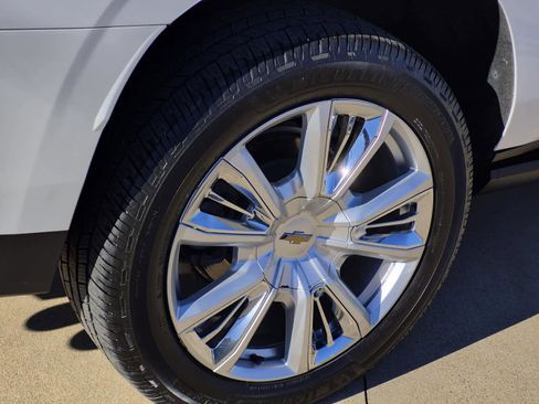 Used 2022 Chevrolet Suburban High Country image 7