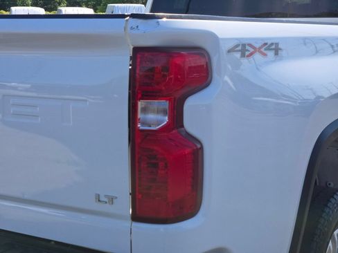 Used 2021 Chevrolet Silverado 2500 LT AWD/4WD image 13