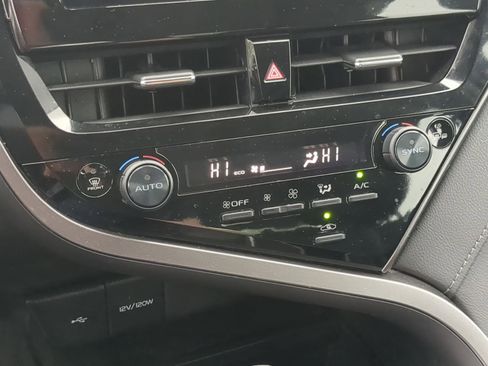 Used 2022 Toyota Camry LE w/ Convenience Package FWD image 18