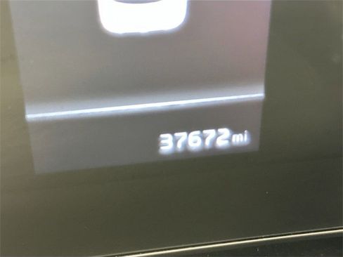 Used 2023 Kia Niro SX image 17