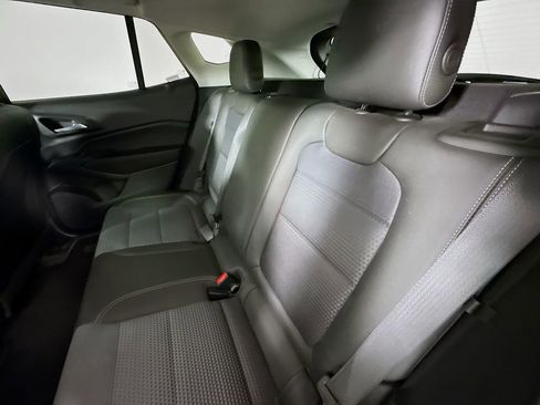 Used 2025 Chevrolet Trax LT w/ LT Convenience Package FWD image 21