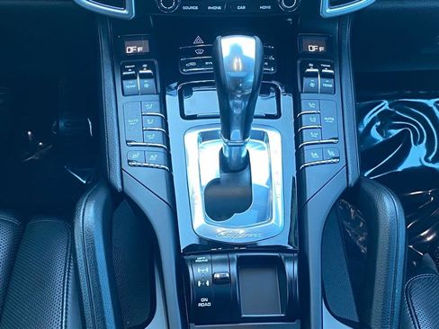 Used 2018 Porsche Cayenne Platinum Edition image 11