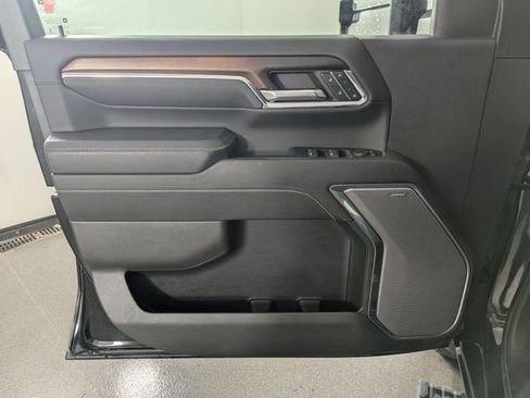 Used 2024 GMC Sierra 3500 Denali w/ Technology Package AWD/4WD image 9