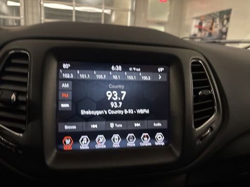 Used 2019 Jeep Compass Trailhawk image 12