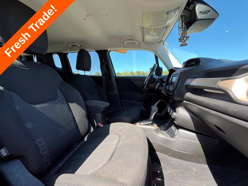 Used 2017 Jeep Renegade Latitude FWD image 36
