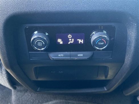 Certified 2025 Chevrolet Traverse LT image 16